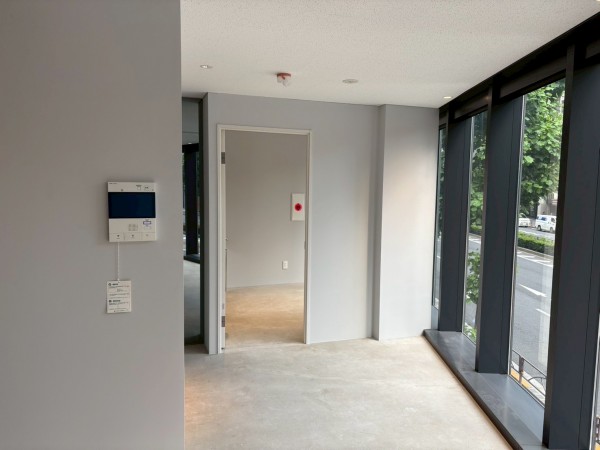 事務所　壁　塗装工事サムネイル