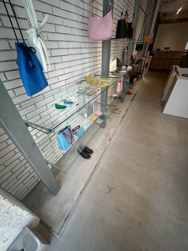 床のモルタル系仕上げ or グレー塗装サムネイル