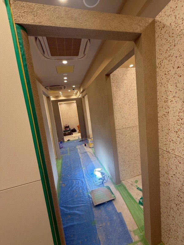 美容室壁ジョリパット割肌仕上げサムネイル
